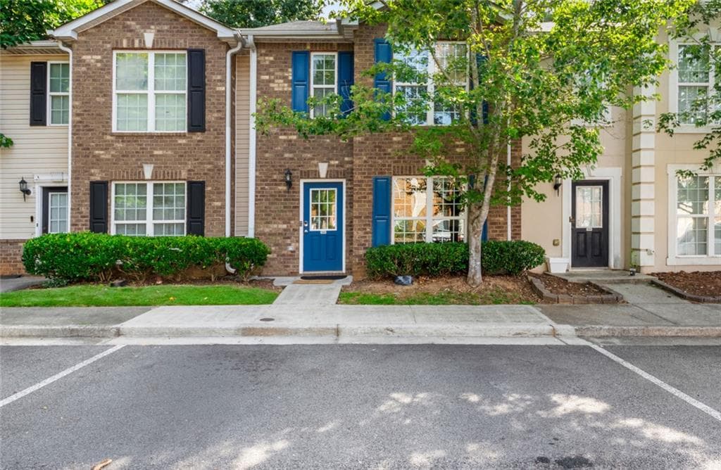 3 bedroom, 3 bathroom, 1,288 sq ft townhouse sold at 2808 Valley Green Drive, Gainesville, GA 30504
