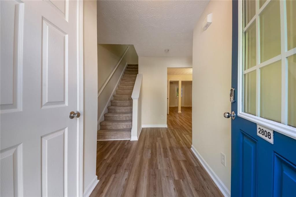 3 bedroom, 3 bathroom, 1,288 sq ft townhouse under contract at 2808 Valley Green Drive, Gainesville, GA 30504 — photo 2