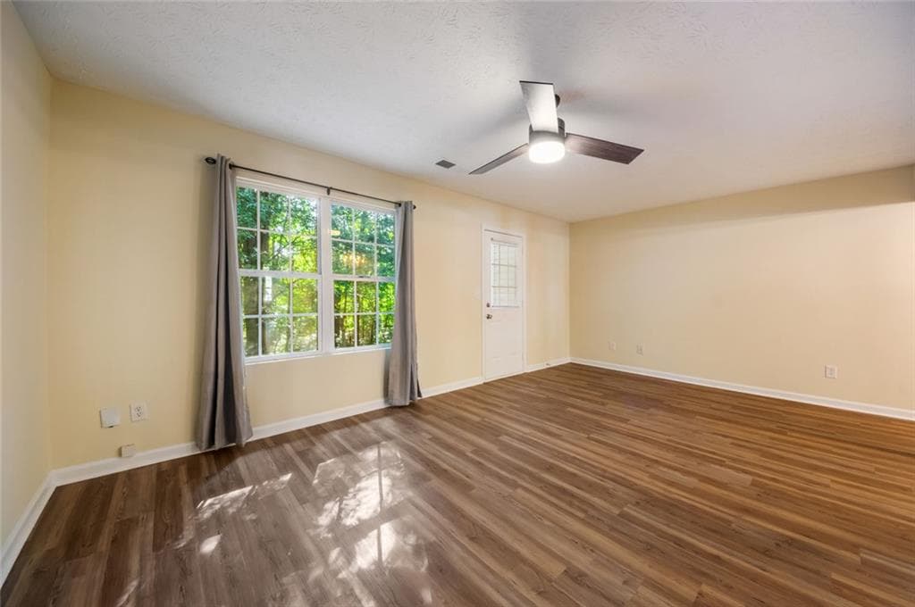 3 bedroom, 3 bathroom, 1,288 sq ft townhouse under contract at 2808 Valley Green Drive, Gainesville, GA 30504 — photo 3