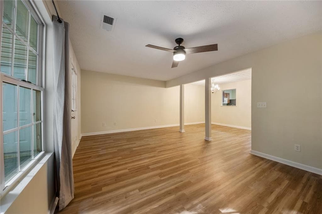 3 bedroom, 3 bathroom, 1,288 sq ft townhouse under contract at 2808 Valley Green Drive, Gainesville, GA 30504 — photo 4
