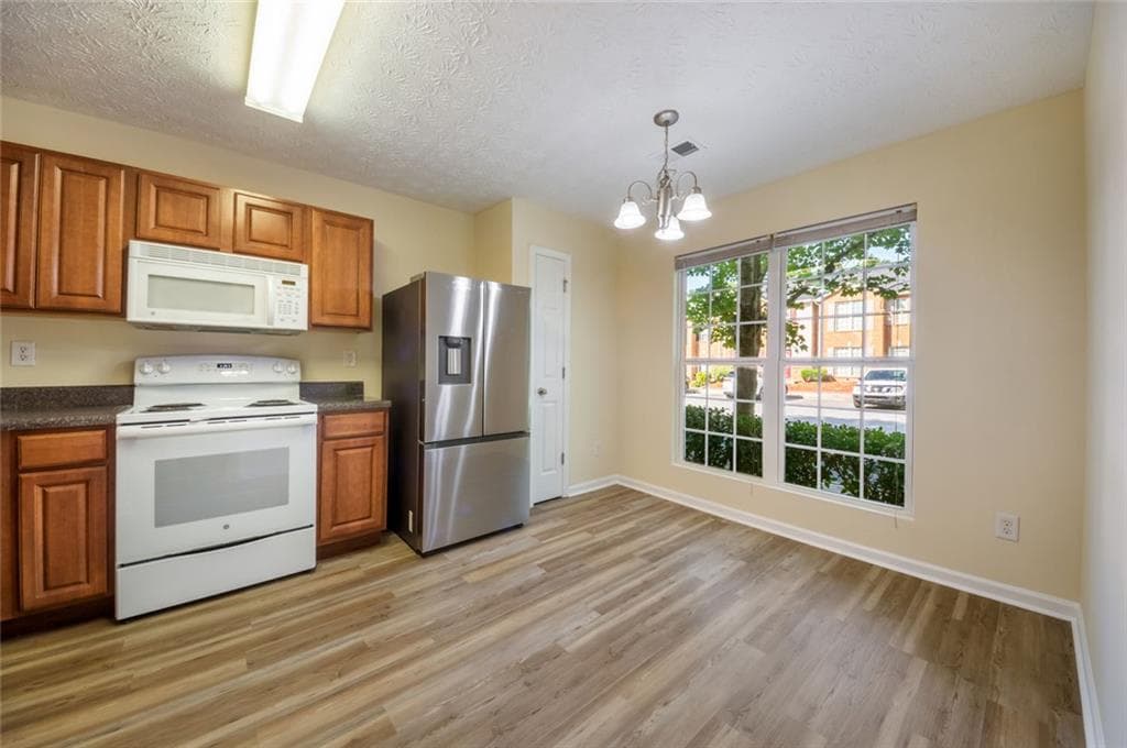 3 bedroom, 3 bathroom, 1,288 sq ft townhouse under contract at 2808 Valley Green Drive, Gainesville, GA 30504 — photo 9