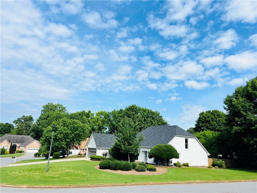 4 bedroom, 3 bathroom, 2,686 sq ft single family residence for rent at 205 Kinderhill Court, Alpharetta, GA 30004 for $3,950 a month — photo 3