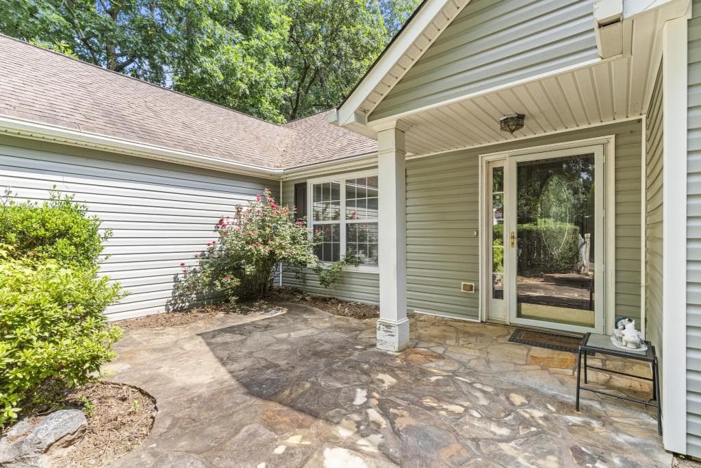 3 bedroom, 2 bathroom, 1,700 sq ft single family residence under contract at 22 Maddox Road, Acworth, GA 30102 — photo 4