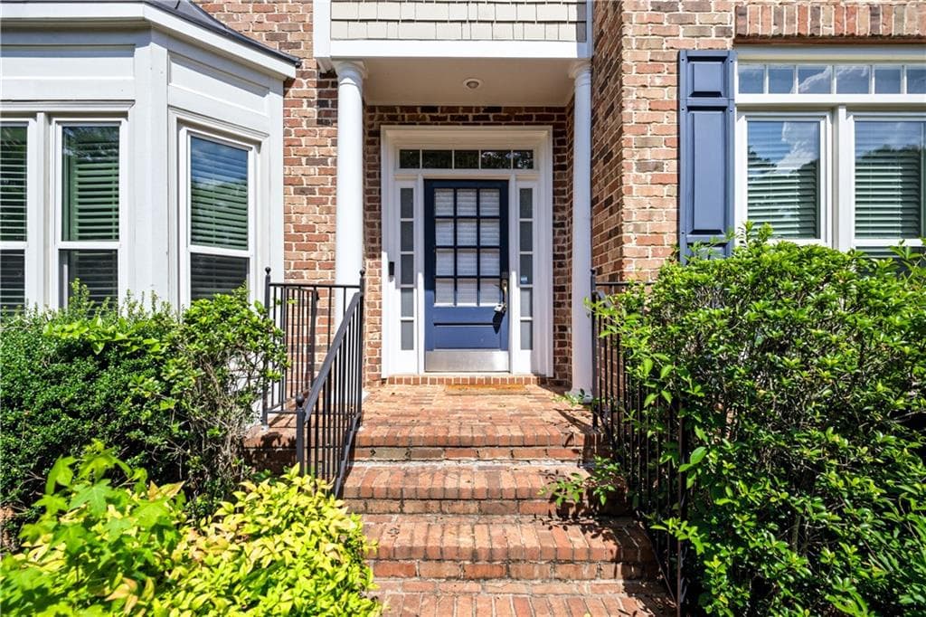 4 bedroom, 3 bathroom, 2,835 sq ft single family residence for sale at 5008 Highland Oaks Court, Smyrna, GA 30126 — photo 2