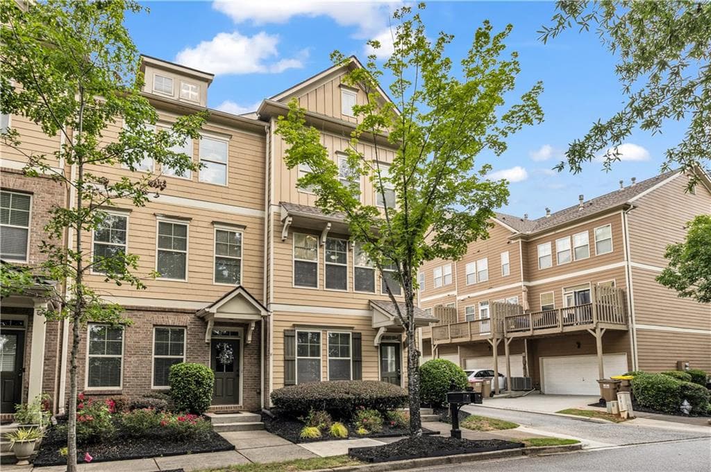 3 bedroom, 4 bathroom, 2,260 sq ft townhouse for rent at 501 Grove Field Court, Suwanee, GA 30024 for $2,500 a month — photo 2