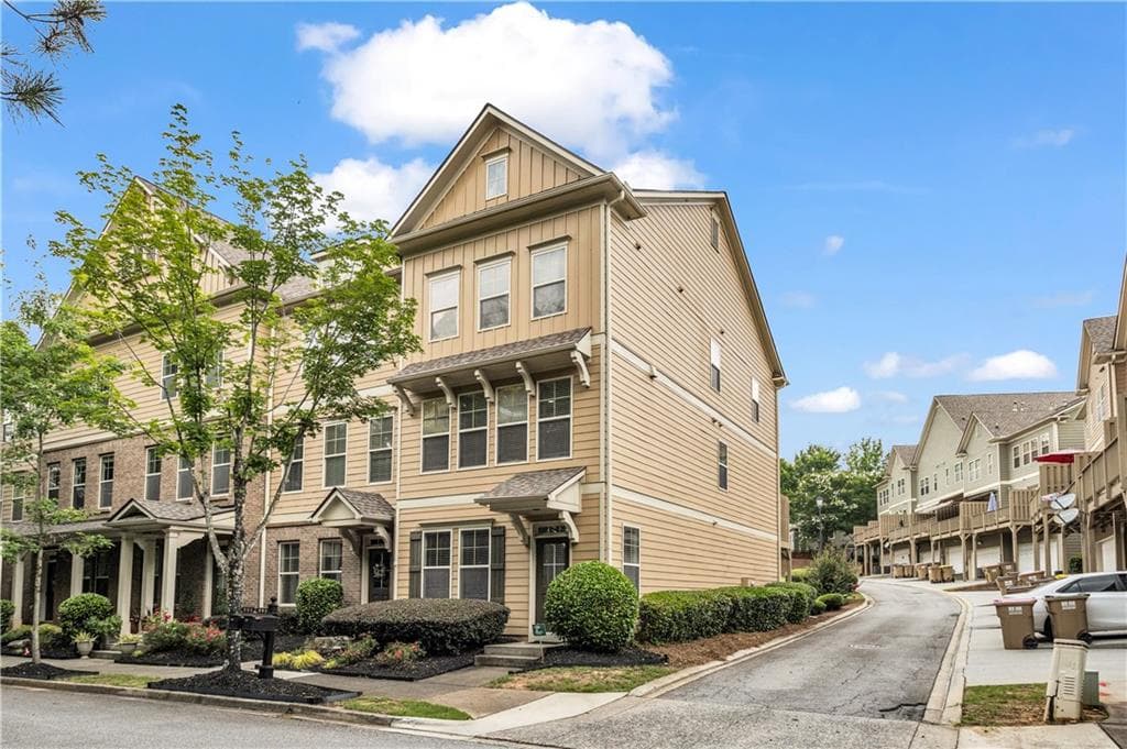 3 bedroom, 4 bathroom, 2,260 sq ft townhouse for rent at 501 Grove Field Court, Suwanee, GA 30024 for $2,500 a month — photo 3