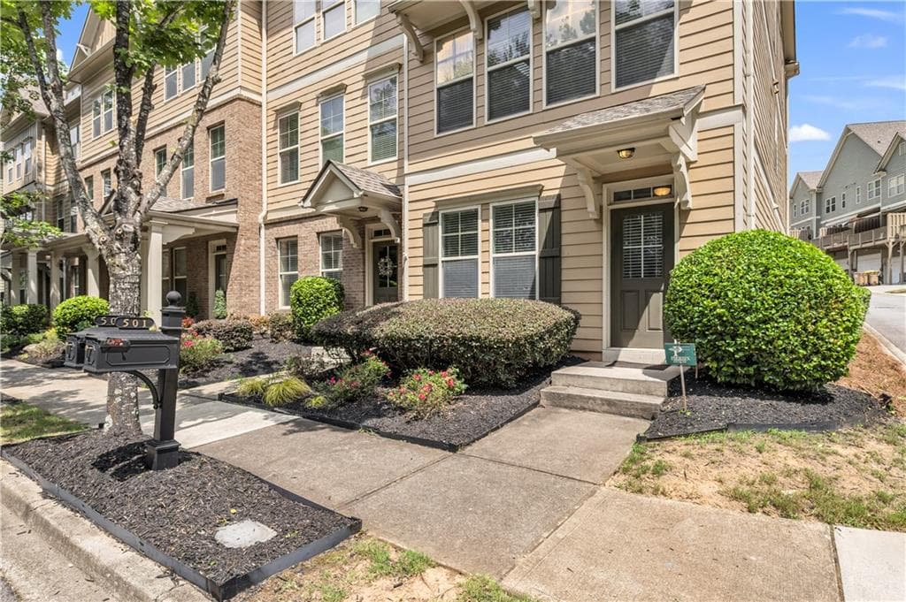 3 bedroom, 4 bathroom, 2,260 sq ft townhouse for rent at 501 Grove Field Court, Suwanee, GA 30024 for $2,500 a month — photo 4