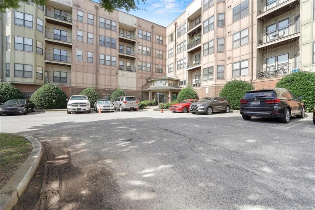 1 bedroom, 1 bathroom condominium for rent at 898 Oak Street 1105, Atlanta, GA 30310 for $1,650 a month — photo 1 of 21