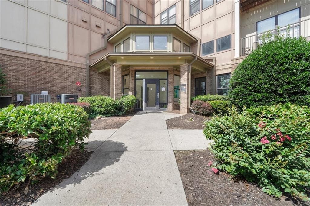 1 bedroom, 1 bathroom condominium for rent at 898 Oak Street 1105, Atlanta, GA 30310 for $1,650 a month — photo 2