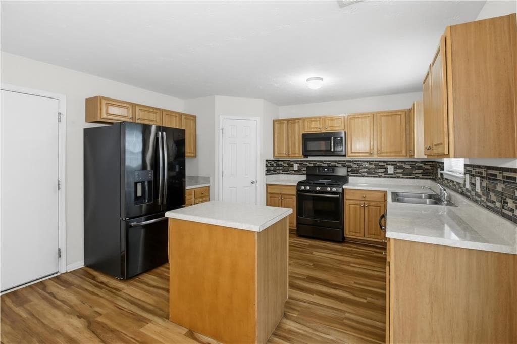 4 bedroom, 3 bathroom, 2,620 sq ft single family residence for sale at 95 Carrington Circle, Covington, GA 30016 — photo 7