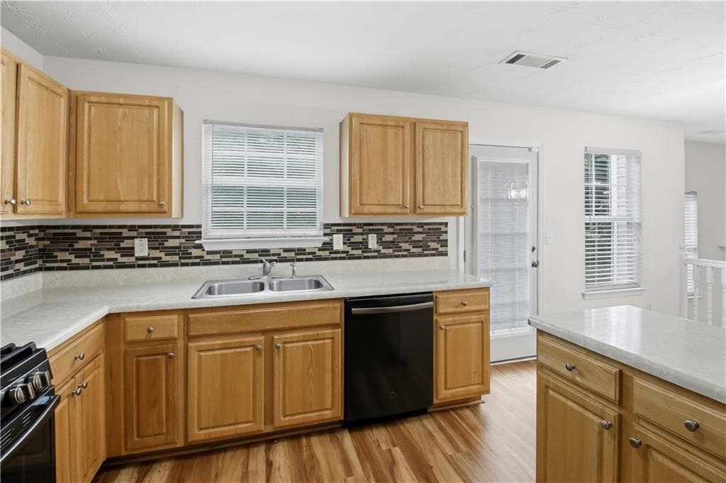 4 bedroom, 3 bathroom, 2,620 sq ft single family residence for sale at 95 Carrington Circle, Covington, GA 30016 — photo 9