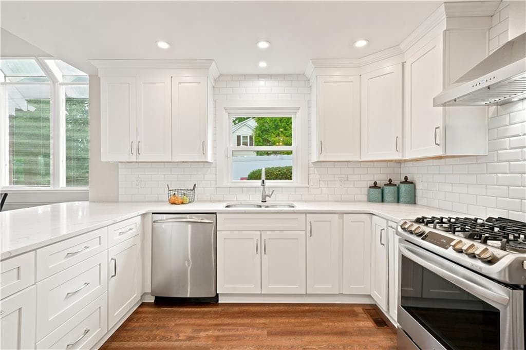 5 bedroom, 4 bathroom, 3,524 sq ft single family residence for sale at 4346 Collingham Trace, Marietta, GA 30068 — photo 9