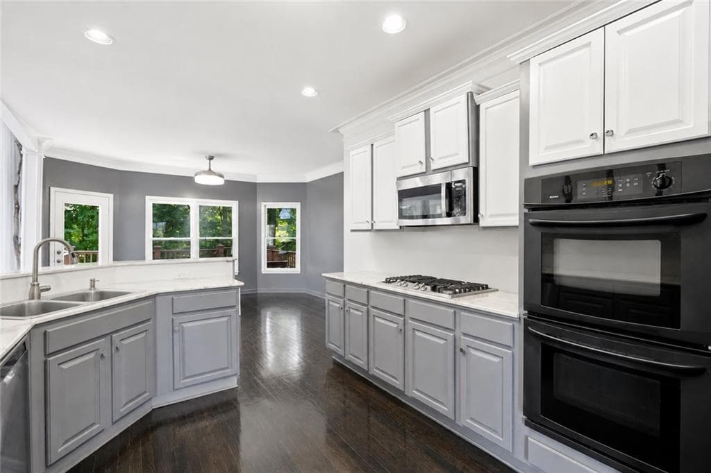 4 bedroom, 4 bathroom, 3,503 sq ft single family residence under contract at 5135 Highland Lake Drive, Atlanta, GA 30349 — photo 5