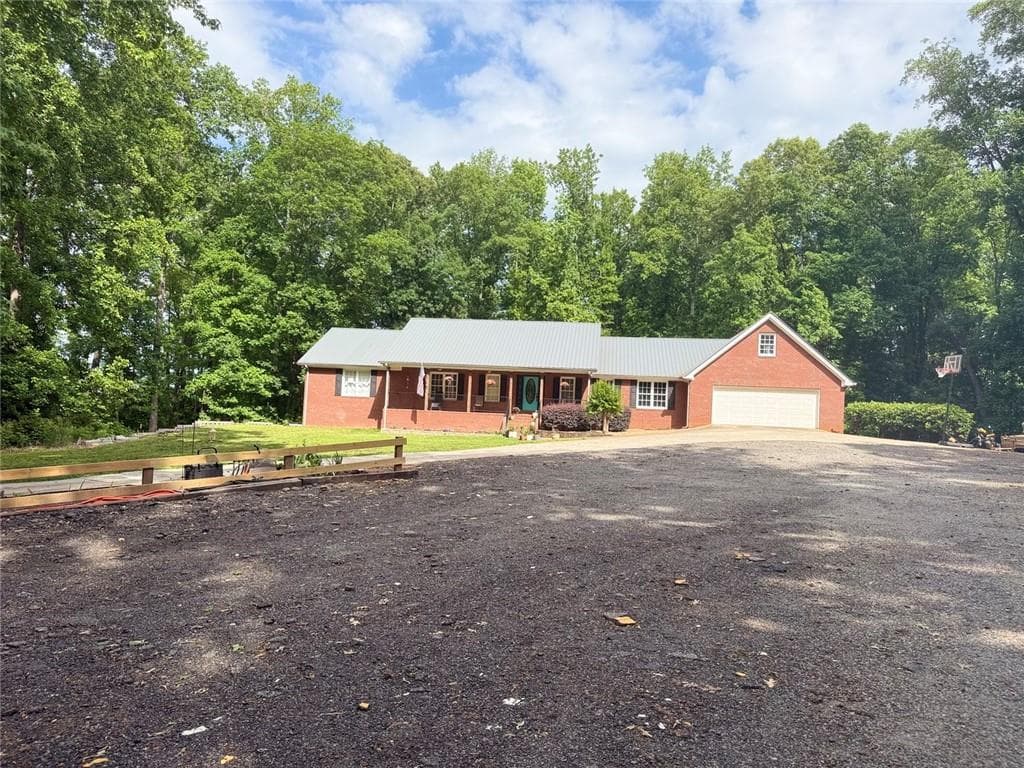 9 bedroom, 5 bathroom, 5,013 sq ft single family residence for sale at 4580 Hopewell Road, Cumming, GA 30028 — photo 7