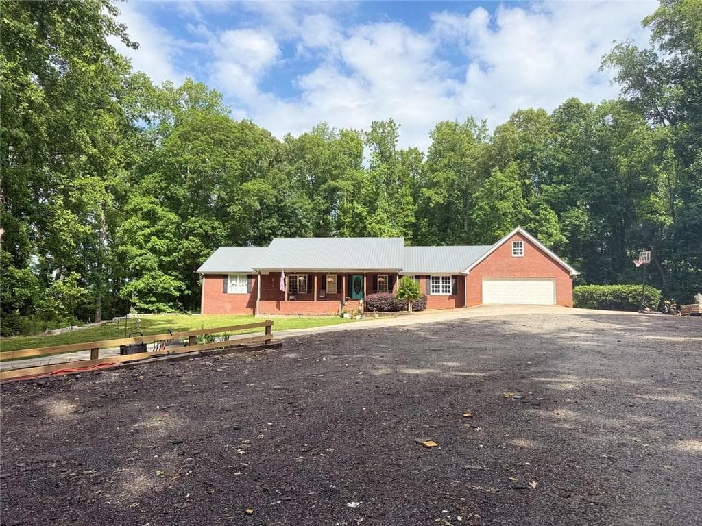 9 bedroom, 5 bathroom, 5,013 sq ft single family residence for sale at 4580 Hopewell Road, Cumming, GA 30028 — photo 8