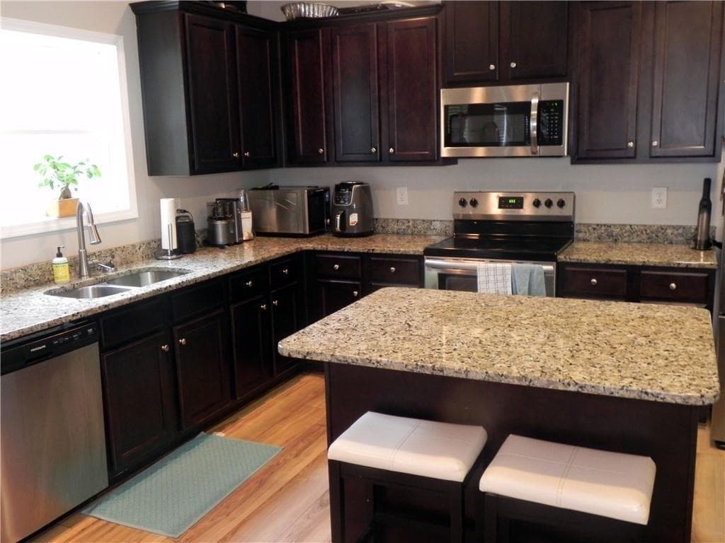 4 bedroom, 3 bathroom, 1,956 sq ft single family residence for sale at 1101 Senator Road, Douglasville, GA 30134 — photo 2