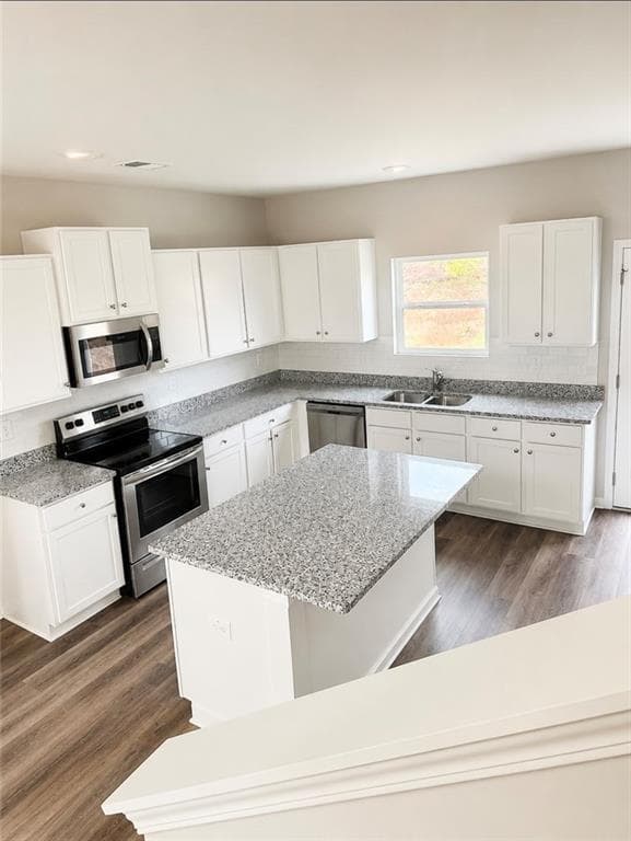 4 bedroom, 3 bathroom, 1,902 sq ft single family residence for rent at 701 Bryson Lake Circle, Douglasville, GA 30134 for $2,400 a month — photo 2
