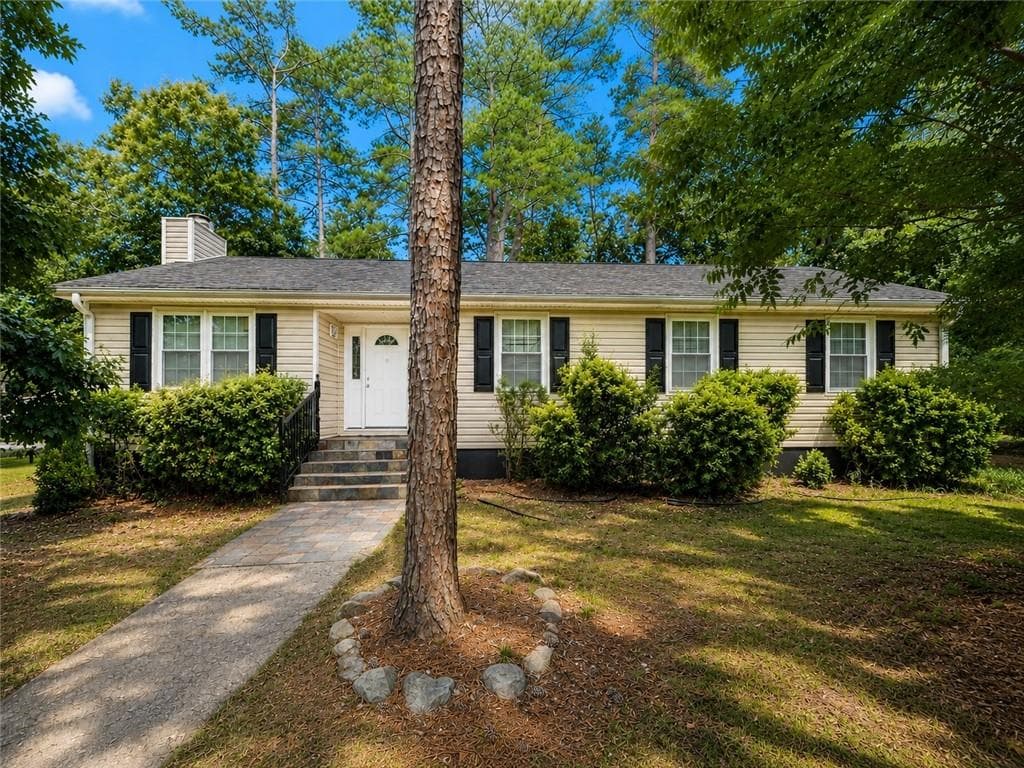 4 bedroom, 2 bathroom, 1,562 sq ft single family residence under contract at 3414 Twin Village Lane, Snellville, GA 30039
