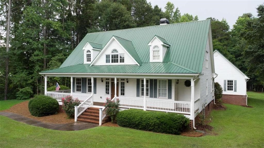 3 bedroom, 3 bathroom, 2,511 sq ft single family residence for sale at 8145 Bennett Lane, Gainesville, GA 30506 — photo 1 of 40