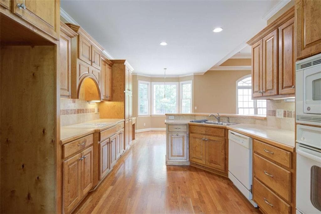 3 bedroom, 3 bathroom, 2,511 sq ft single family residence for sale at 8145 Bennett Lane, Gainesville, GA 30506 — photo 9