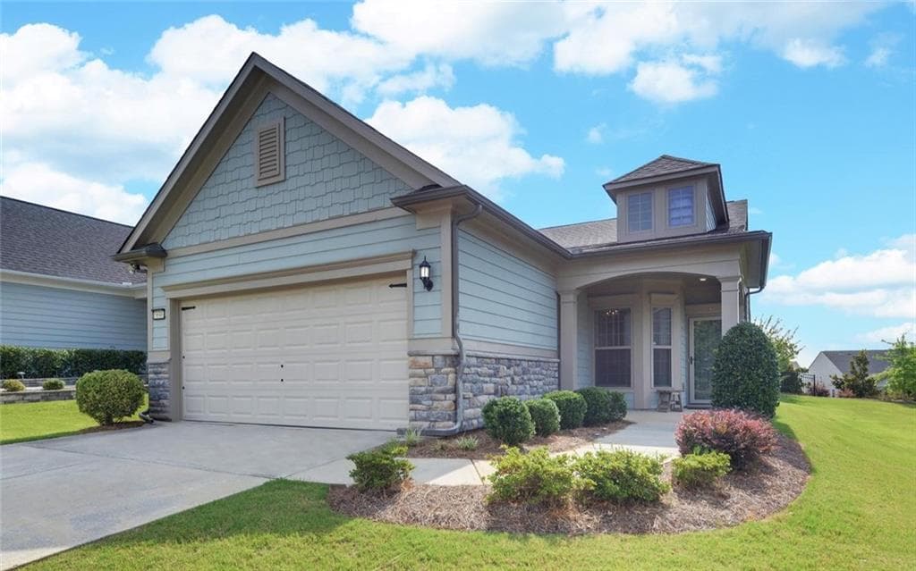 2 bedroom, 2 bathroom, 1,580 sq ft single family residence for sale at 5690 Maple Bluff Way, Hoschton, GA 30548 — photo 2