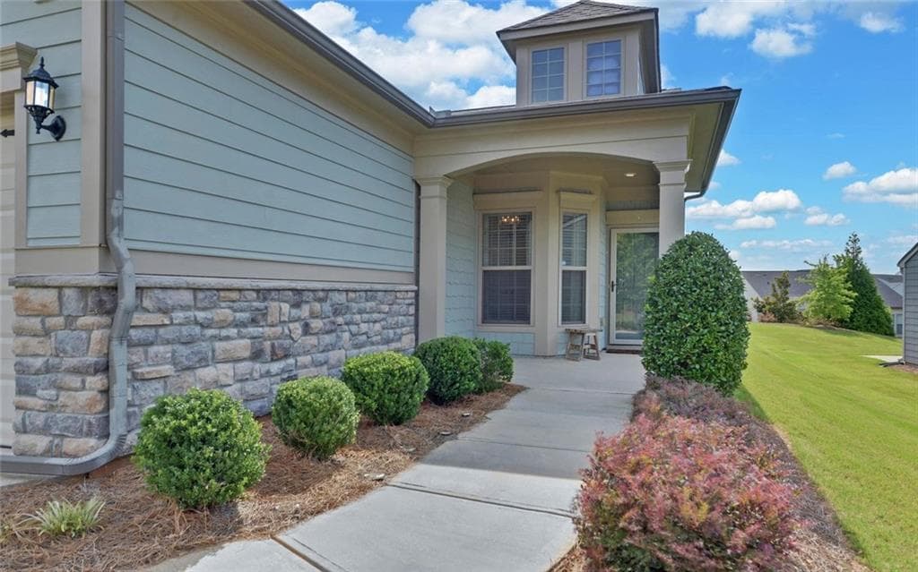 2 bedroom, 2 bathroom, 1,580 sq ft single family residence for sale at 5690 Maple Bluff Way, Hoschton, GA 30548 — photo 3