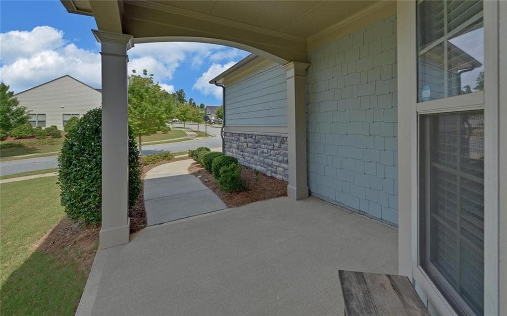 2 bedroom, 2 bathroom, 1,580 sq ft single family residence for sale at 5690 Maple Bluff Way, Hoschton, GA 30548 — photo 4