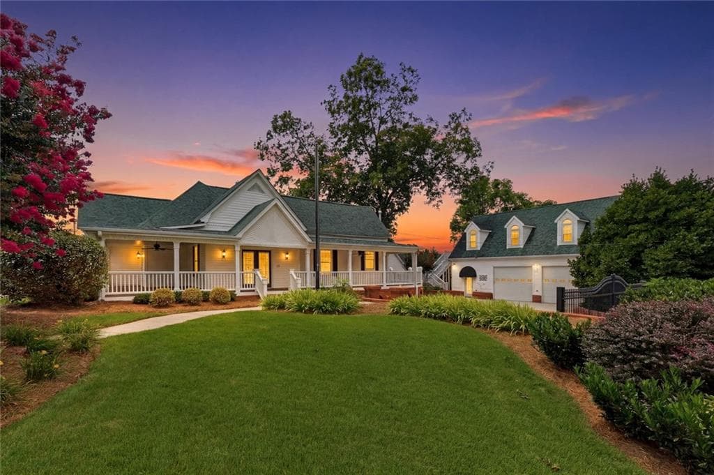 2 bedroom, 2 bathroom, 2,241 sq ft single family residence for sale at 176 Confederate Avenue, Dallas, GA 30132 — photo 2