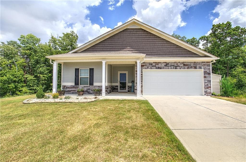 3 bedroom, 2 bathroom, 1,476 sq ft single family residence under contract at 134 Caseys Ridge Road, Rockmart, GA 30153