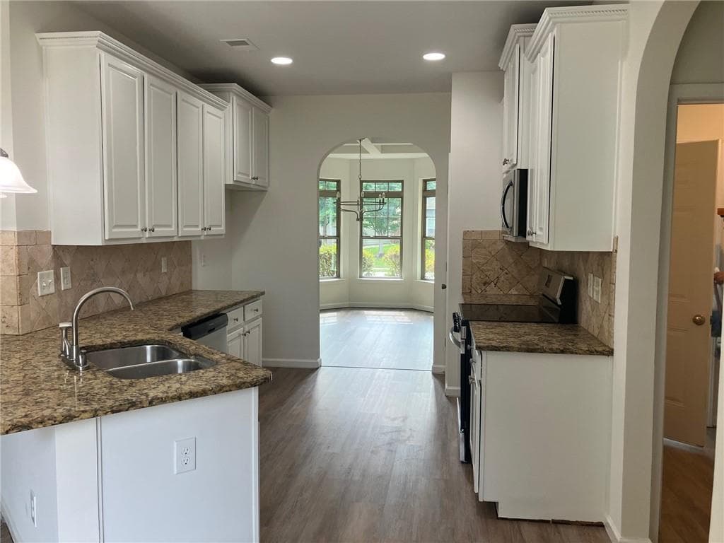 5 bedroom, 3 bathroom, 2,736 sq ft single family residence for sale at 4209 Caveat Court, Fairburn, GA 30213 — photo 4