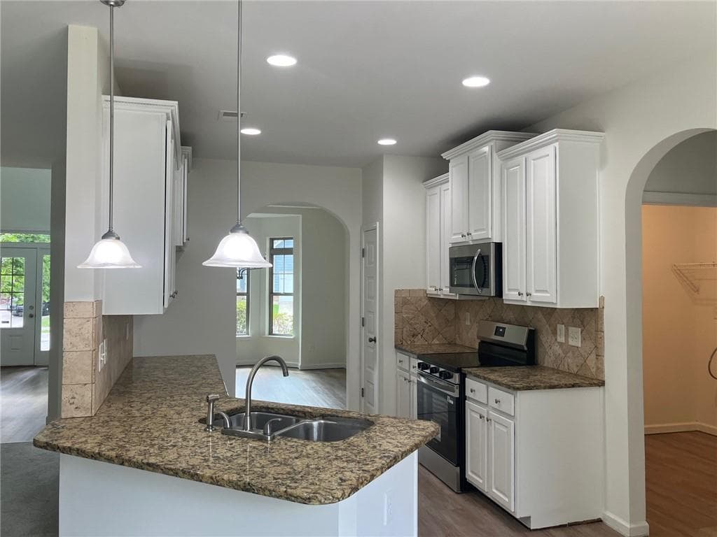 5 bedroom, 3 bathroom, 2,736 sq ft single family residence for sale at 4209 Caveat Court, Fairburn, GA 30213 — photo 3