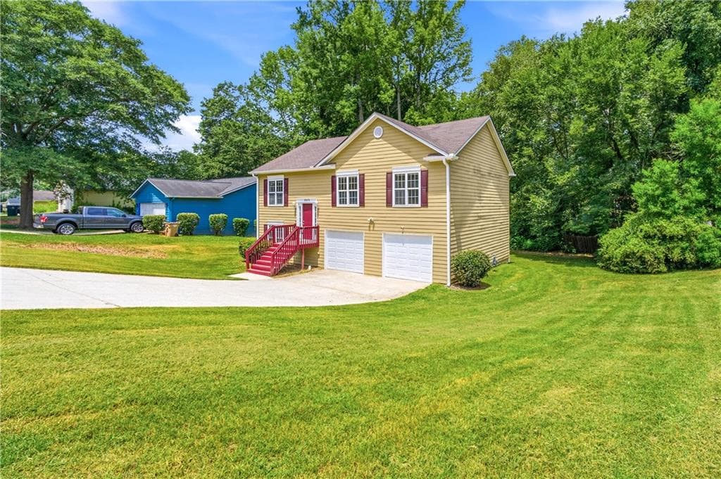 4 bedroom, 3 bathroom, 1,727 sq ft single family residence under contract at 10879 Morning Dove Drive, Hampton, GA 30228 — photo 2