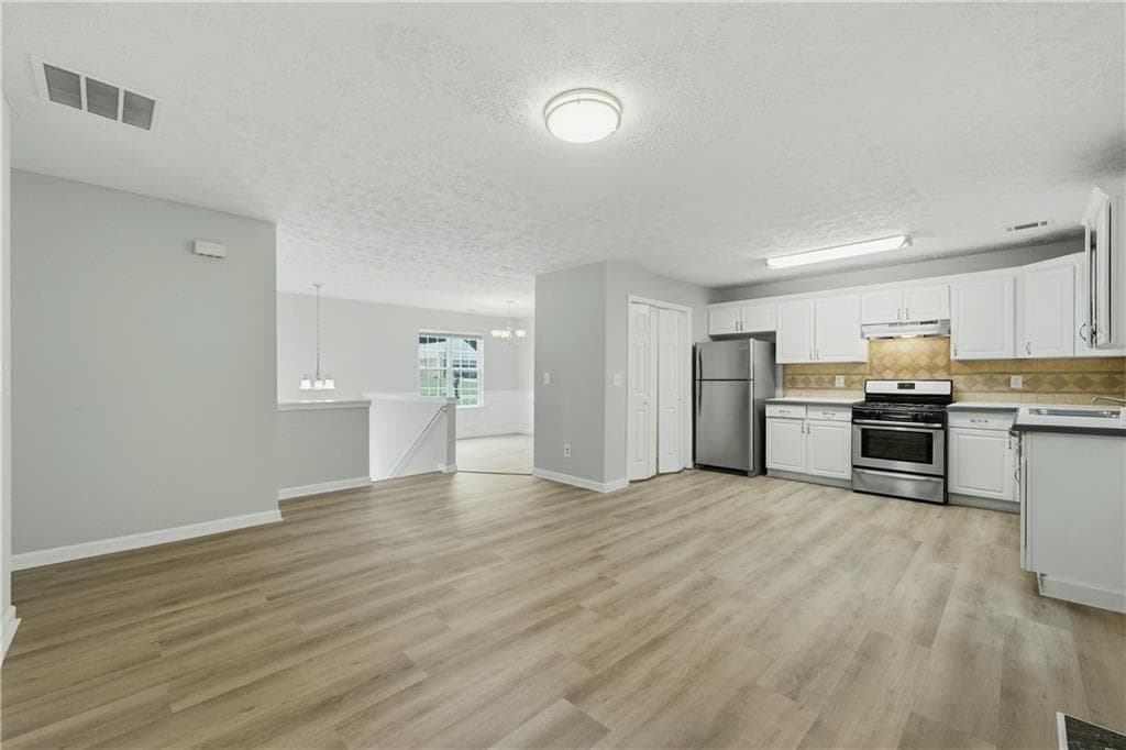 4 bedroom, 3 bathroom, 1,727 sq ft single family residence under contract at 10879 Morning Dove Drive, Hampton, GA 30228 — photo 7