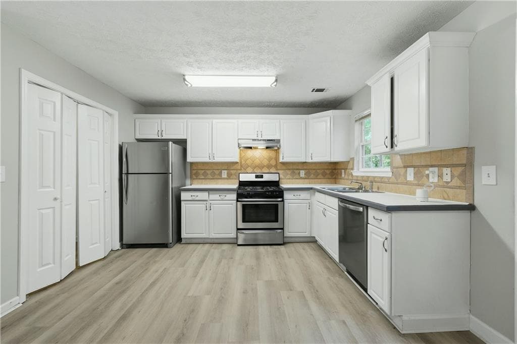 4 bedroom, 3 bathroom, 1,727 sq ft single family residence under contract at 10879 Morning Dove Drive, Hampton, GA 30228 — photo 8