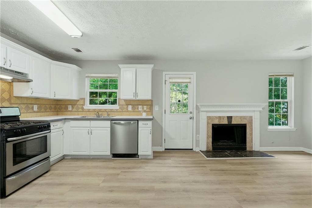 4 bedroom, 3 bathroom, 1,727 sq ft single family residence under contract at 10879 Morning Dove Drive, Hampton, GA 30228 — photo 9