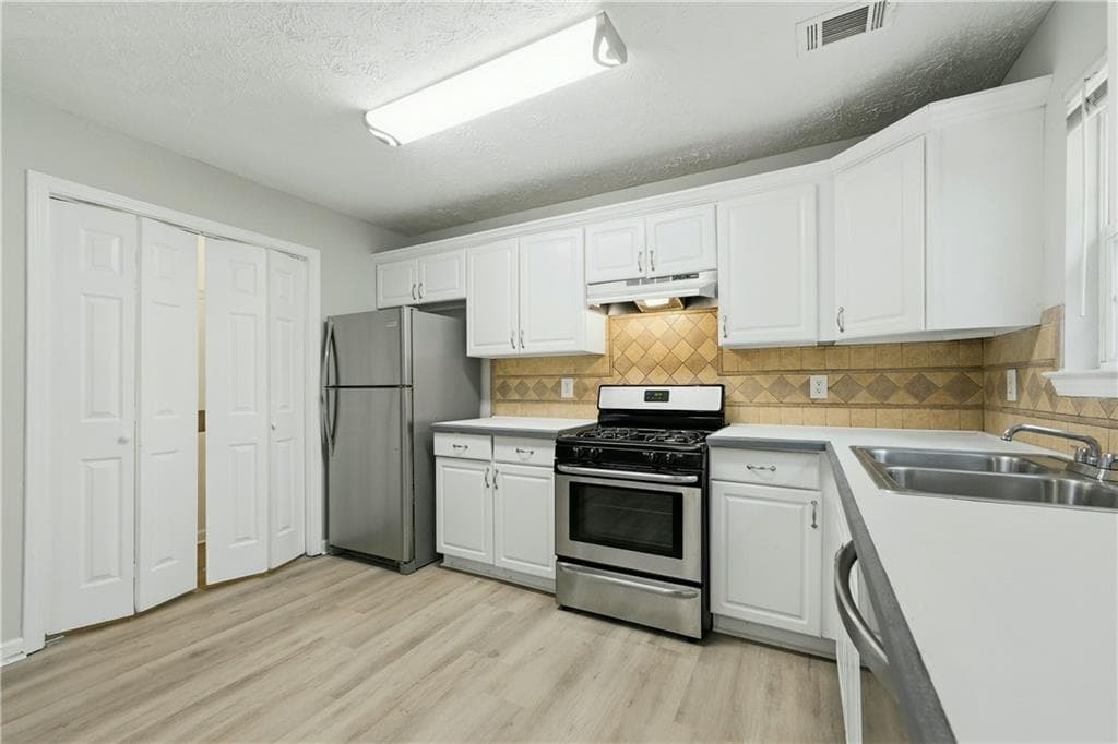 4 bedroom, 3 bathroom, 1,727 sq ft single family residence under contract at 10879 Morning Dove Drive, Hampton, GA 30228 — photo 10