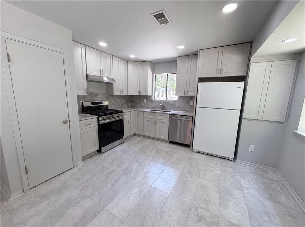 3 bedroom, 2 bathroom, 1,485 sq ft single family residence under contract at 691 Millay Court, Stone Mountain, GA 30088 — photo 5