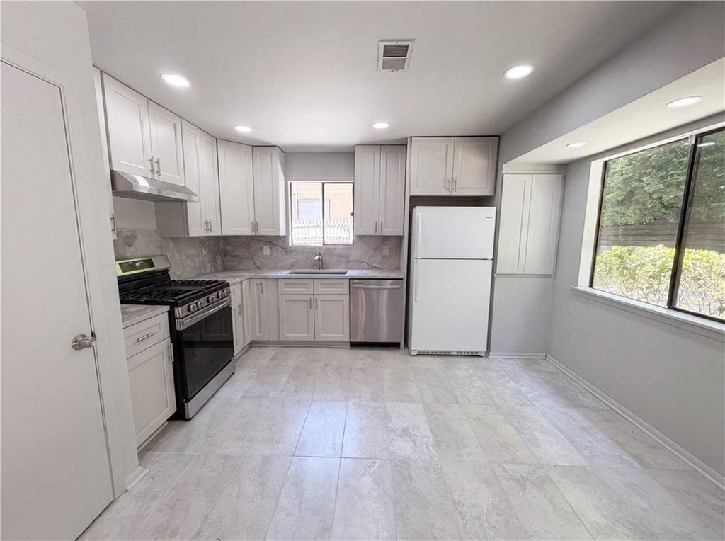 3 bedroom, 2 bathroom, 1,485 sq ft single family residence under contract at 691 Millay Court, Stone Mountain, GA 30088 — photo 6