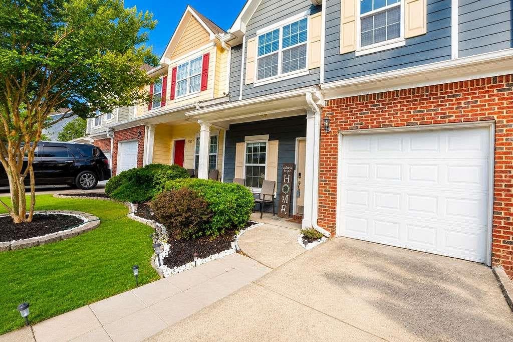 2 bedroom, 3 bathroom condominium under contract at 3157 Cedar Glade Lane, Buford, GA 30519 — photo 2