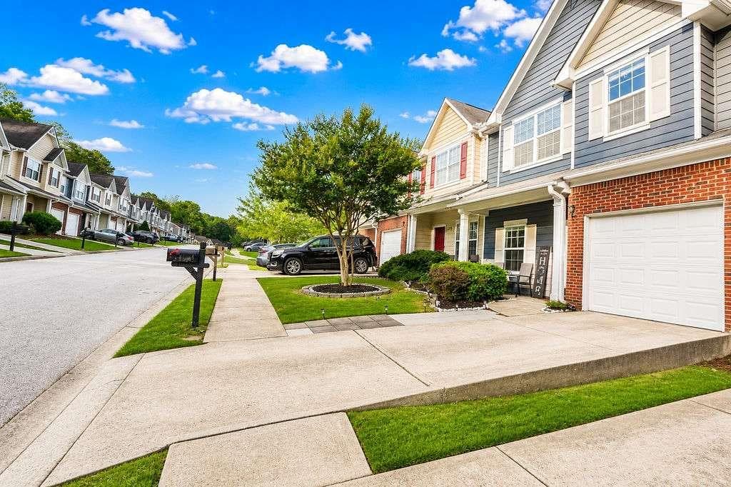 2 bedroom, 3 bathroom condominium under contract at 3157 Cedar Glade Lane, Buford, GA 30519 — photo 3