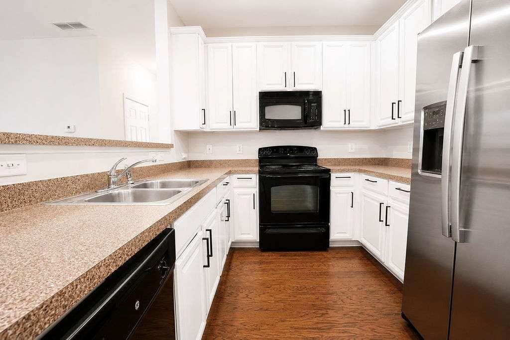 2 bedroom, 3 bathroom condominium under contract at 3157 Cedar Glade Lane, Buford, GA 30519 — photo 8