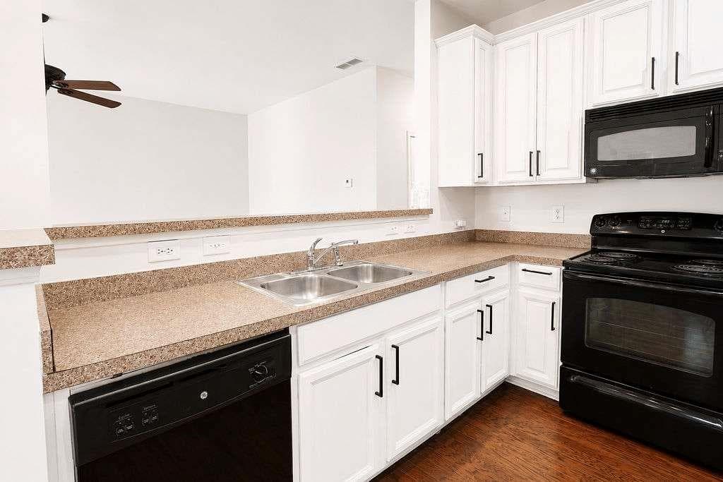 2 bedroom, 3 bathroom condominium under contract at 3157 Cedar Glade Lane, Buford, GA 30519 — photo 9
