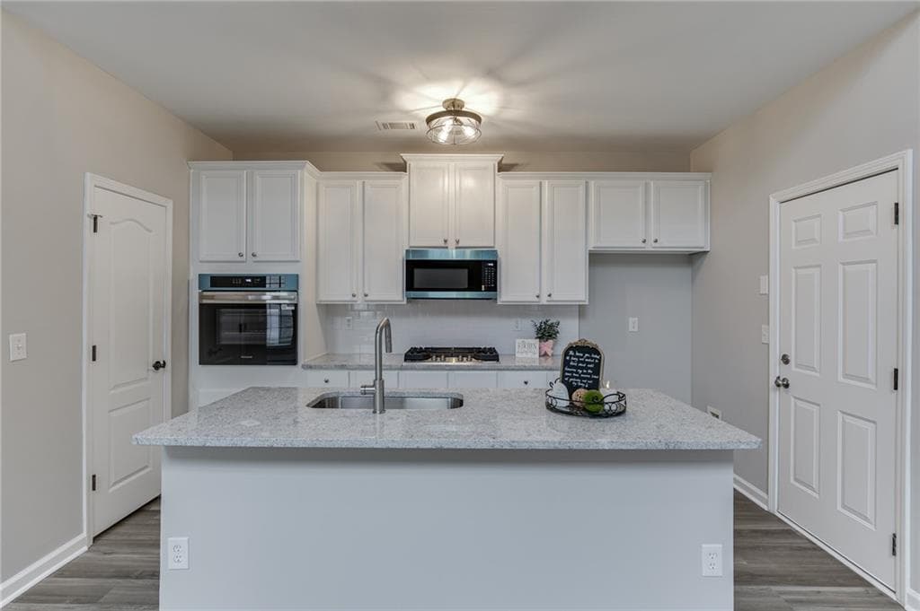 3 bedroom, 3 bathroom, 2,256 sq ft single family residence for sale at 3941 Lake Pass Lane, Suwanee, GA 30024 — photo 7