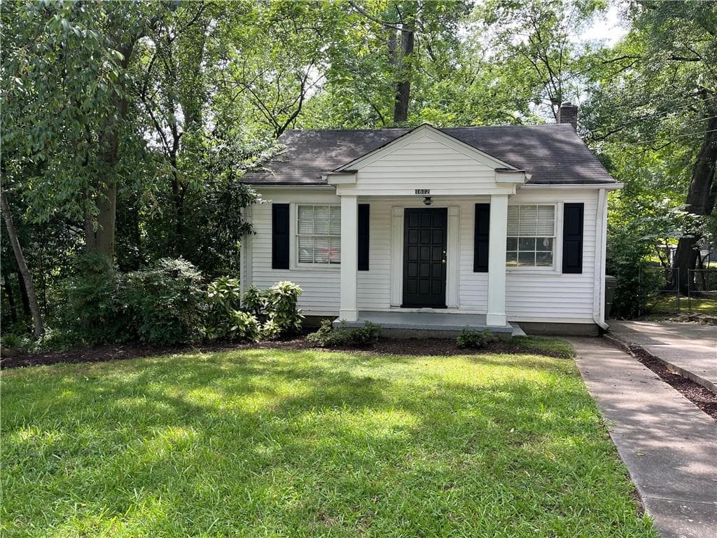 2 bedroom, 1 bathroom, 720 sq ft single family residence for rent at 1612 Tallulah Street, Atlanta, GA 30318 for $1,650 a month — photo 1 of 21