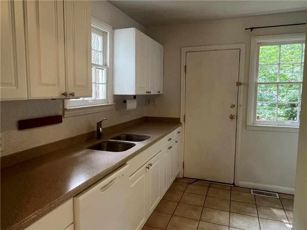 2 bedroom, 1 bathroom, 720 sq ft single family residence for rent at 1612 Tallulah Street, Atlanta, GA 30318 for $1,650 a month — photo 8