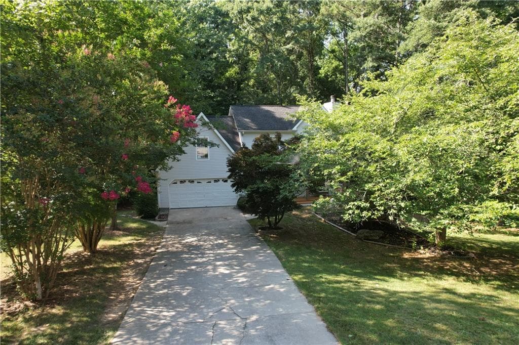 5 bedroom, 3 bathroom, 1,674 sq ft single family residence for sale at 4208 Logans Terrace, Loganville, GA 30052 — photo 2