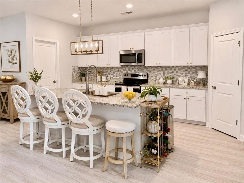 5 bedroom, 3 bathroom, 2,182 sq ft single family residence for sale at 79 Blue River Court, Pendergrass, GA 30567 — photo 6