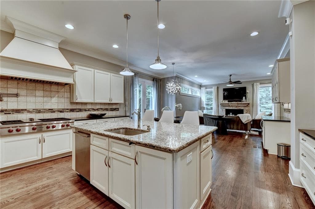6 bedroom, 7 bathroom, 7,610 sq ft single family residence for sale at 215 Penrith Place, Atlanta, GA 30350 — photo 9