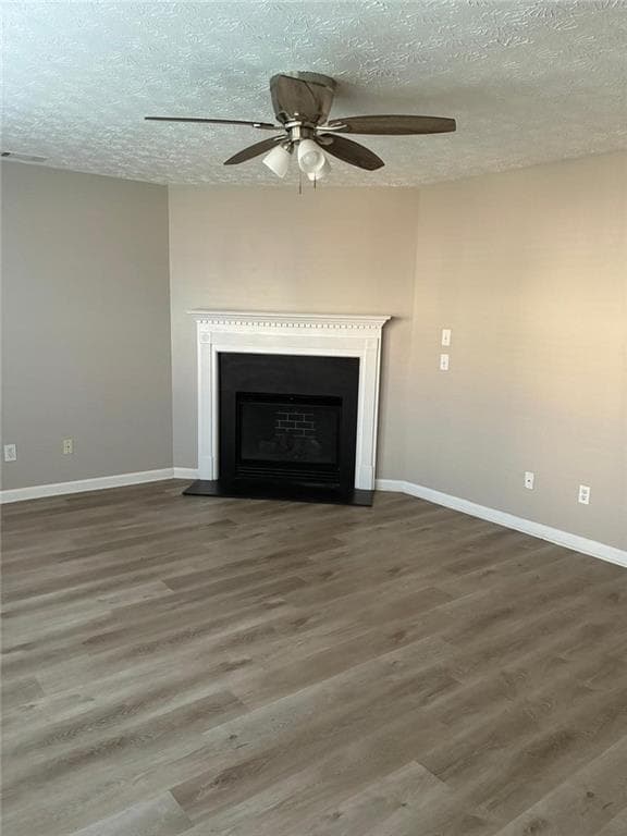 5 bedroom, 3 bathroom, 2,483 sq ft single family residence for sale at 3292 Shady Valley Court, Loganville, GA 30052 — photo 2