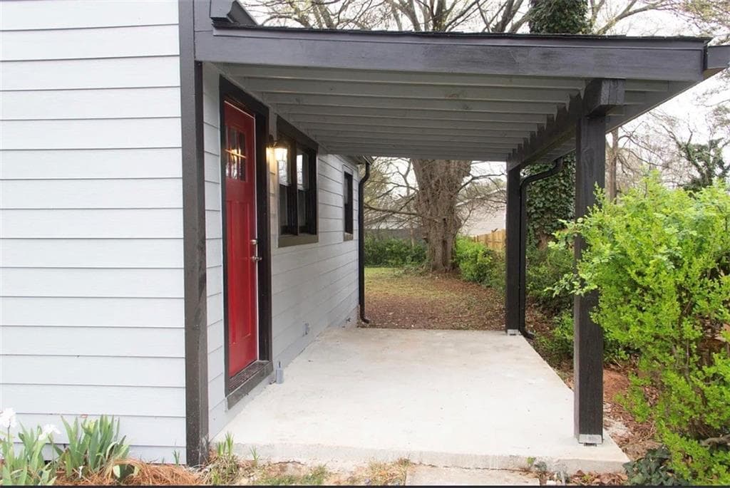 2 bedroom, 1 bathroom, 744 sq ft single family residence for rent at 2418 Crestview Avenue, Decatur, GA 30032 for $1,525 a month — photo 2